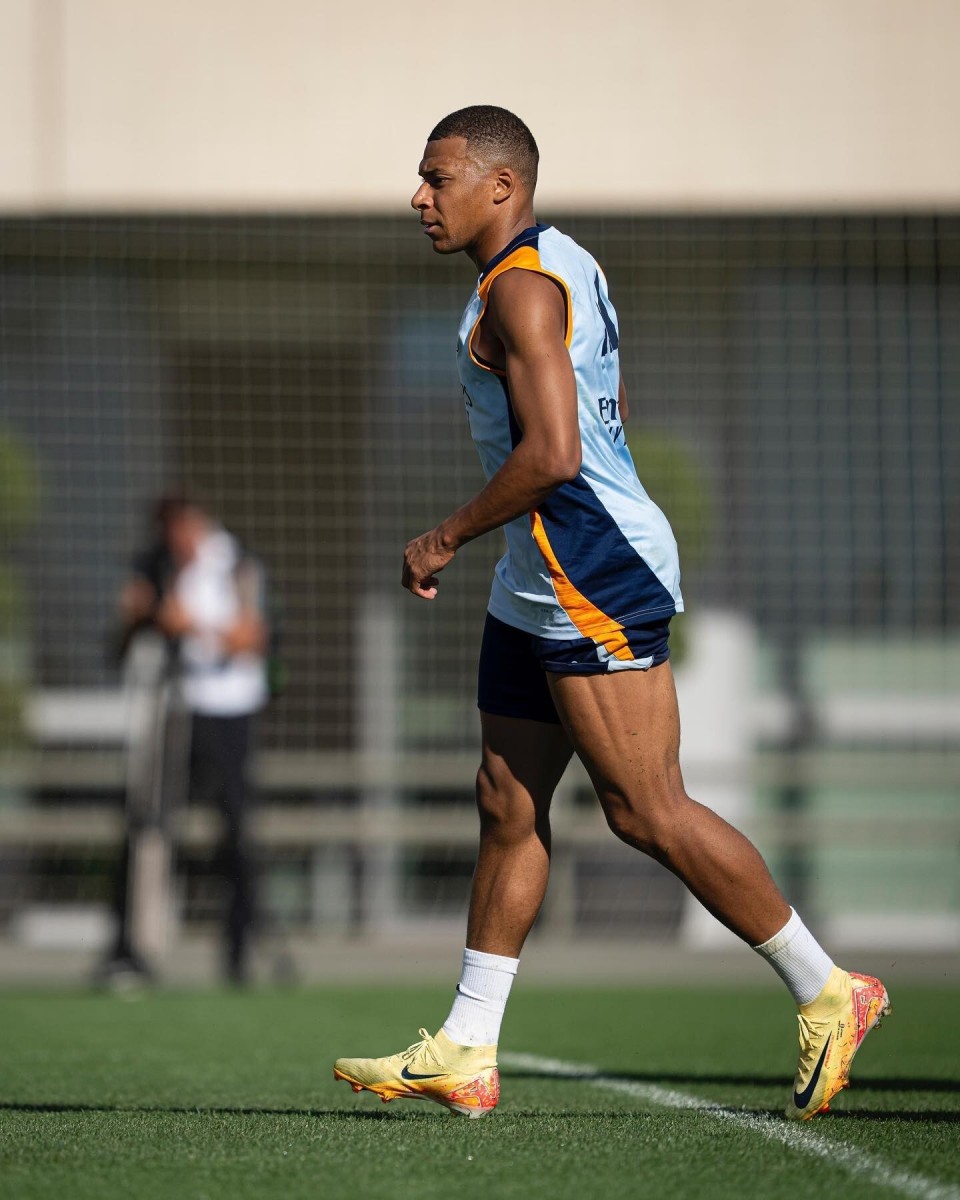 他在左侧与 他在左侧与